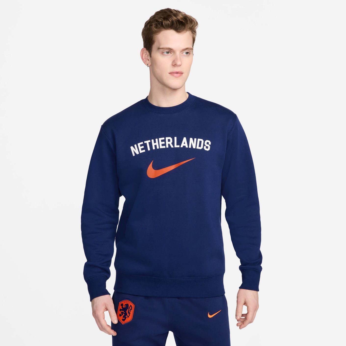 Nike Nederland Sportswear Club Crew Trainingspak 2024-2026 Blauw Oranje