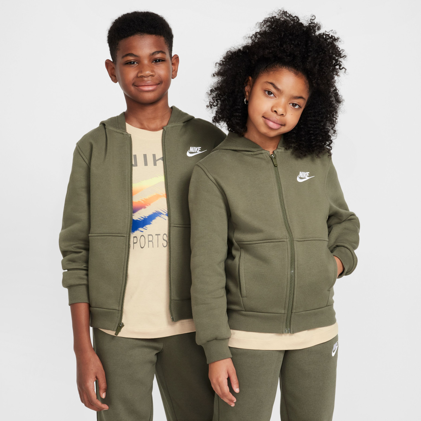 Nike Sportswear Club Fleece Trainingspak Kids Olijfgroen Wit