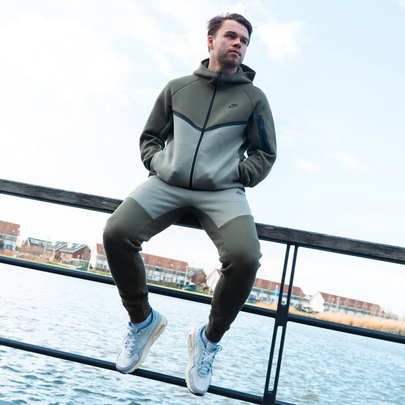 Nike Tech Fleece Sportswear Trainingspak Olijfgroen Beige Zwart