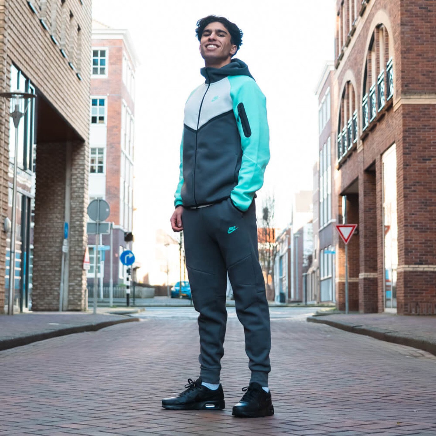 Nike Tech Fleece Sportswear Trainingspak Donkergrijs Wit Turquoise